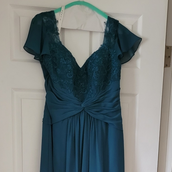 Amazing Gwenyth Mother of the Bride Size 6 Dress - Picture 3 of 5